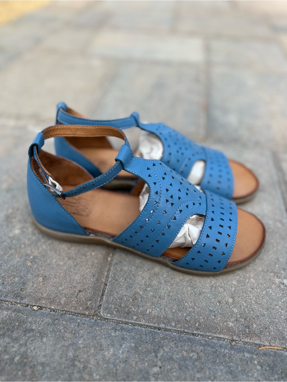 NWB Miz Mooz Corvo Leather Sandals Jeans Blue Perforated T-Strap 39 / US 8-8.5